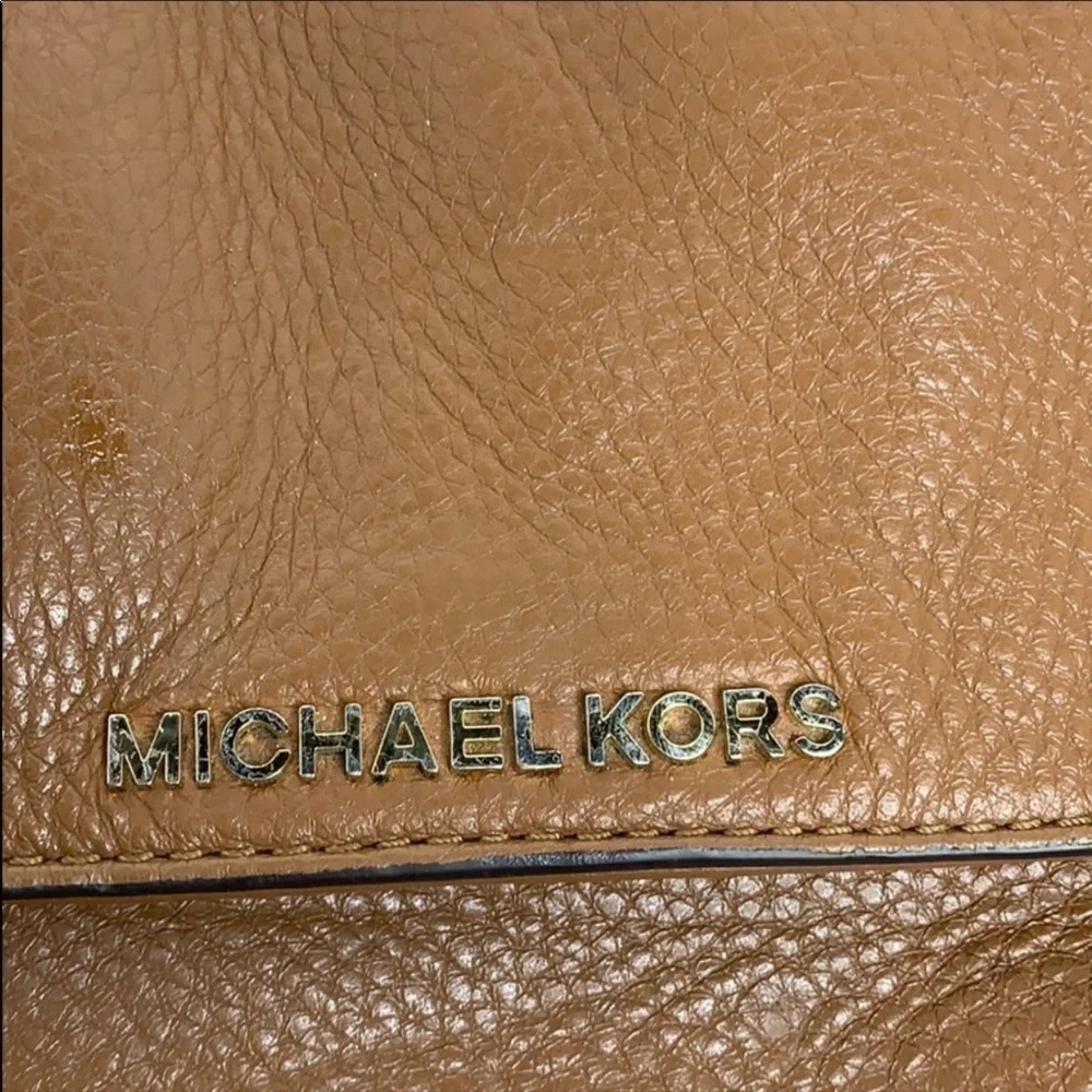 Michael Kors Pebbled Leather Jet Set crossbody